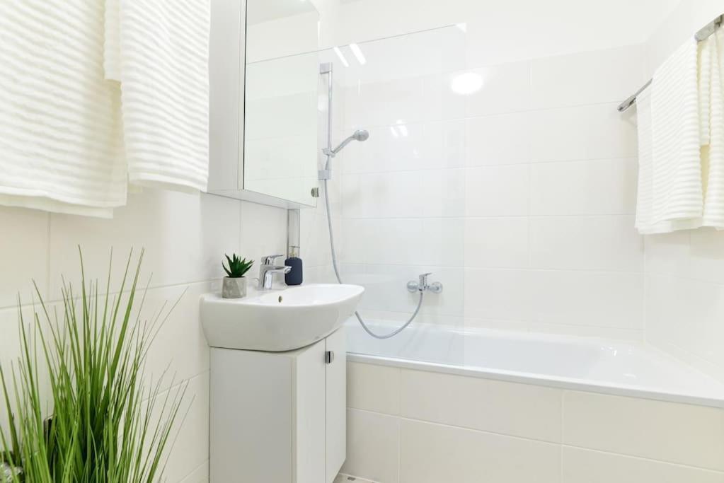 Laurel Bay Apartment Будапеща Екстериор снимка